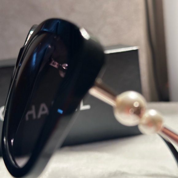 CHANEL Black and White Sunglasses with Polarized Lenses - Picture 2 of 9